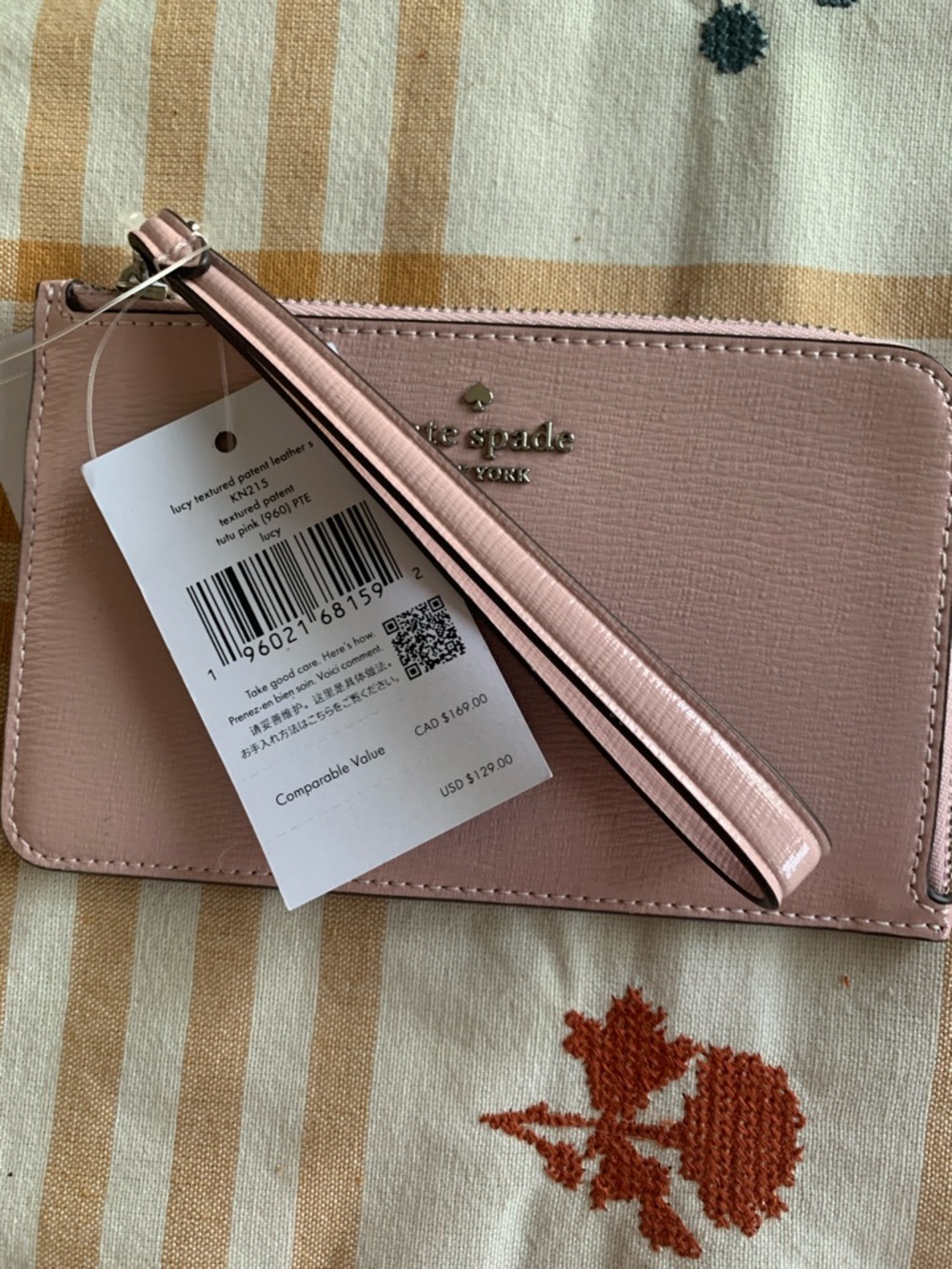 kate spade, Lucy textured patent leather, tutu pink wristlet - Picture 2 of 6